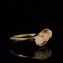 Load image into Gallery viewer, Yellow gold opal ring