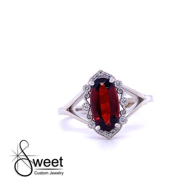 WHITE GOLD DIAMOND AND GARNET RING