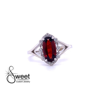 WHITE GOLD DIAMOND AND GARNET RING