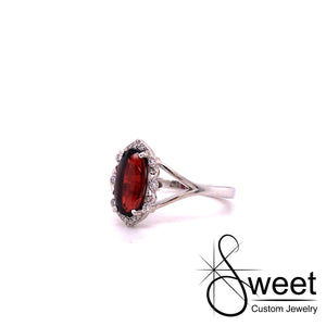 WHITE GOLD DIAMOND AND GARNET RING