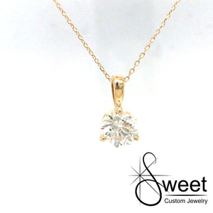 14KT YELLOW GOLD THREE PRONG PENDANT FEATURING ONE ROUND BRILLIANT CUT DIAMOND