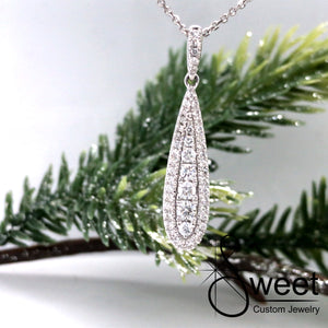 ONE 10KT WHITE GOLD VINTAGE STYLE DIAMOND PENDANT TEAR DROP SHAPED FEATURING ROUND BRILLIANT CUT DIAMONDS