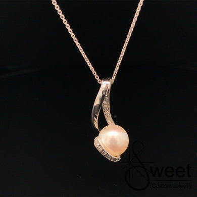 ONE LADIES 14kt WHITE GOLD PENDANT FEATURING ONE FRESHWATER PEARL