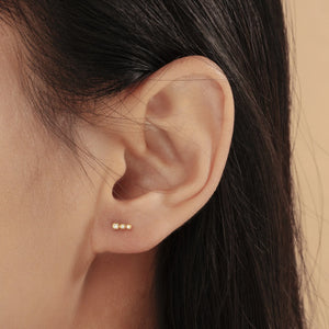 14kt yellow gold graduated bezel diamond stud earrings