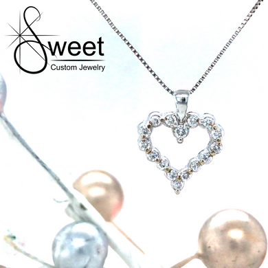 18KT WHITE GOLD AND DIAMOND HEART PENDANT ON AN 18KT BOX CHAIN