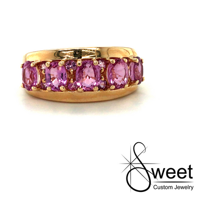 ONE 14KT YELLOW GOLD SAPPHIRE RING FROM THE ESTATE COLLECTION
