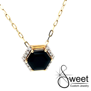 14KT YELLOW GOLD HEXAGON SHAPED PENDANT FEATURING ONE BLACK AGATE