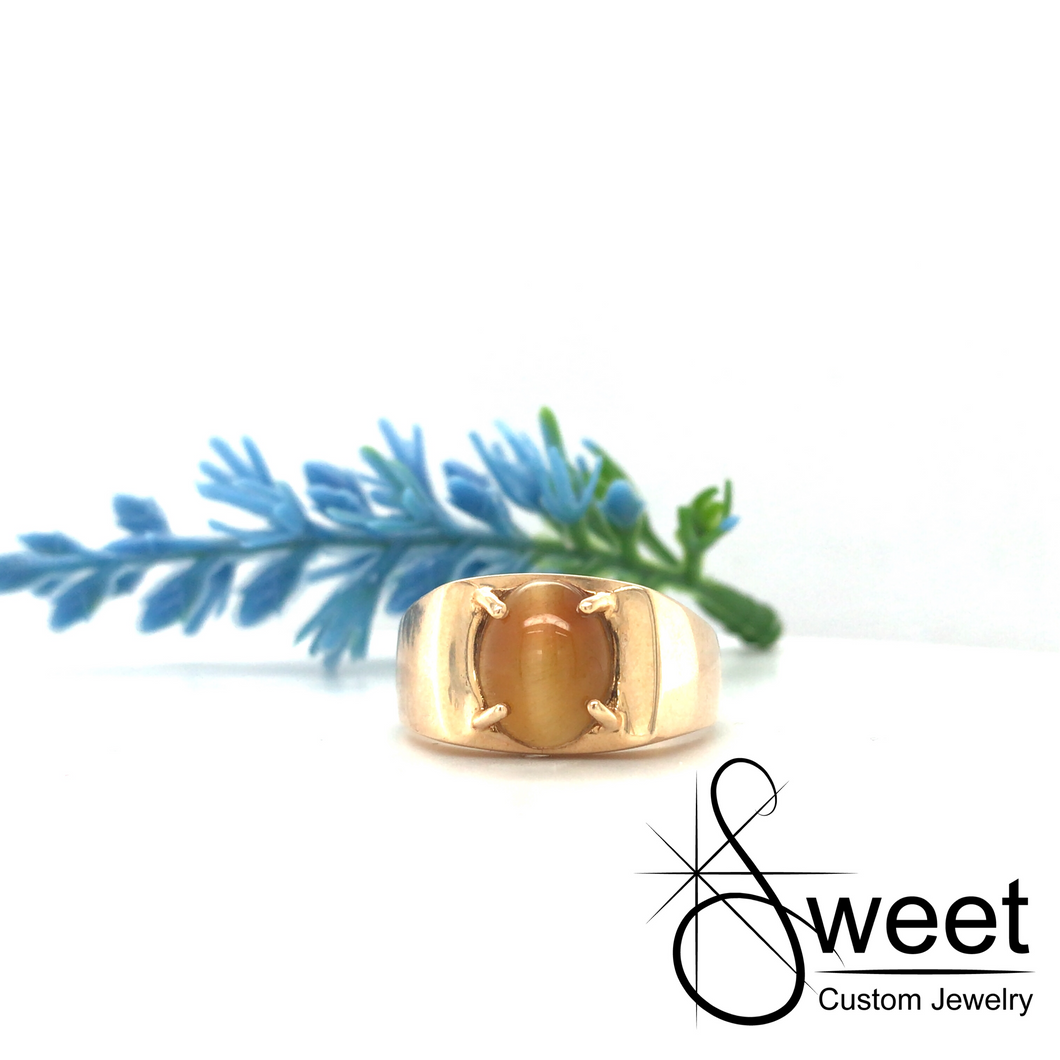 ONE 10KT YELLOW GOLD TIGERS EYE RING